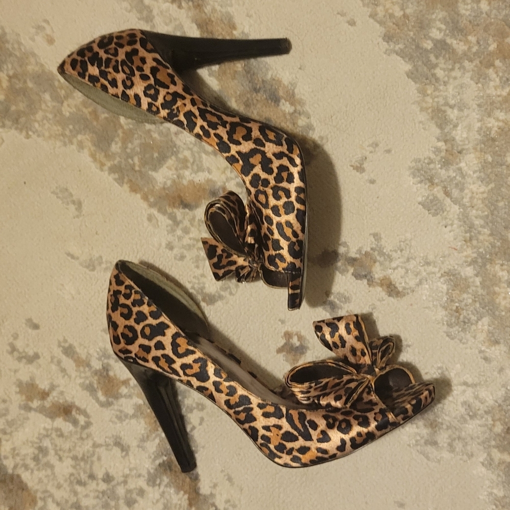 Michael leopard peep-toe bow pumps